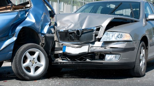 Acidente de trânsito causado por imprudência dos condutores