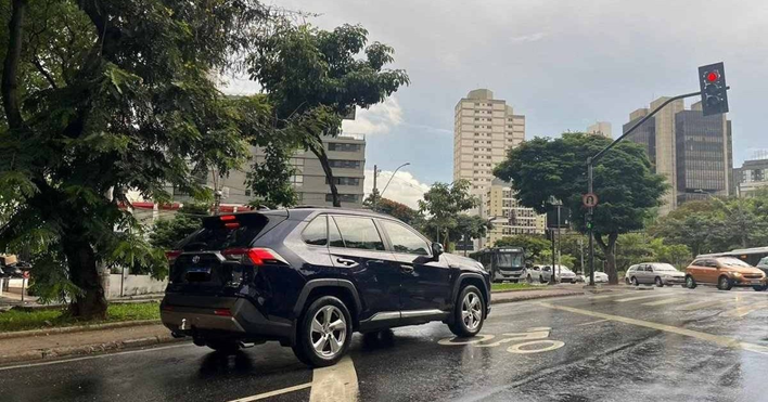 deve usar N (Neutral) no semáforo?